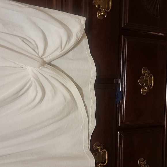 White T-Shirt With Knot - Picture 2 of 5